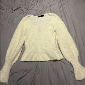 DO+BE Soft Cream V-Neck Sweater